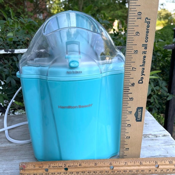 Hamilton Beach Blue 1.5-Quart Ice Cream Maker Model #68322 - Picture 3 of 10
